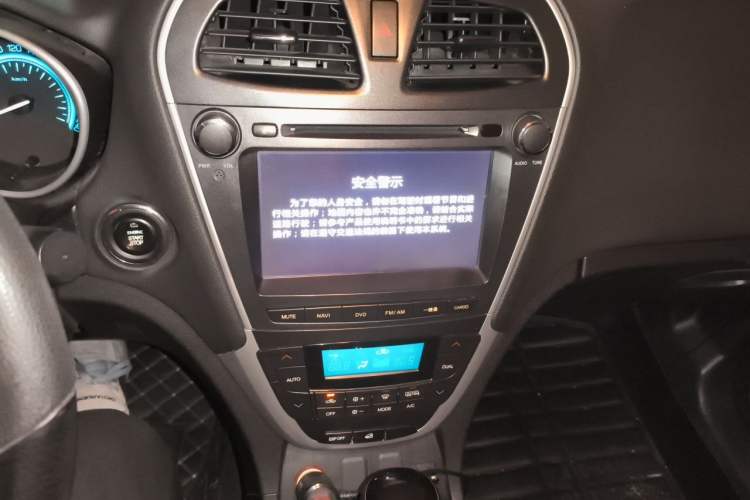 Used GAC Trumpchi GS5 2014 2.0L Automatic Two-Wheel Drive Anniversary Value Edition Audio And AC Panel