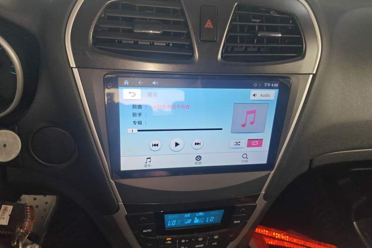 Used GAC Trumpchi GS5 2014 2.0L Automatic Two-Wheel Drive Deluxe Edition Audio And AC Panel