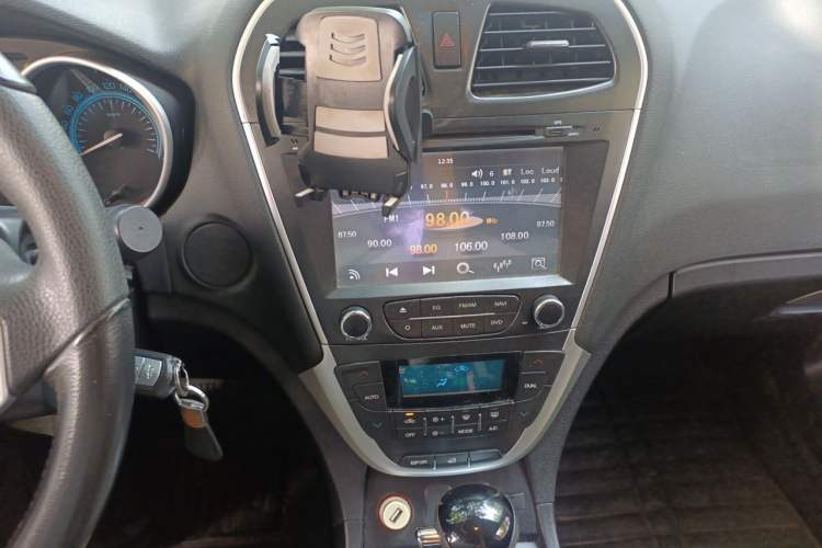 Used GAC Trumpchi GS5 2014 1.8T Automatic Two-Wheel Drive Supreme Edition Audio And AC Panel