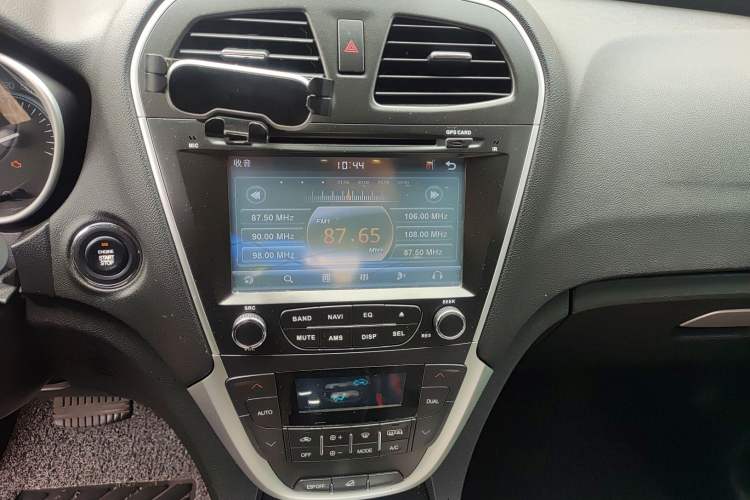 Used GAC Trumpchi GS5 2014 2.0L Automatic Two-Wheel Drive Anniversary Value Edition Audio And AC Panel