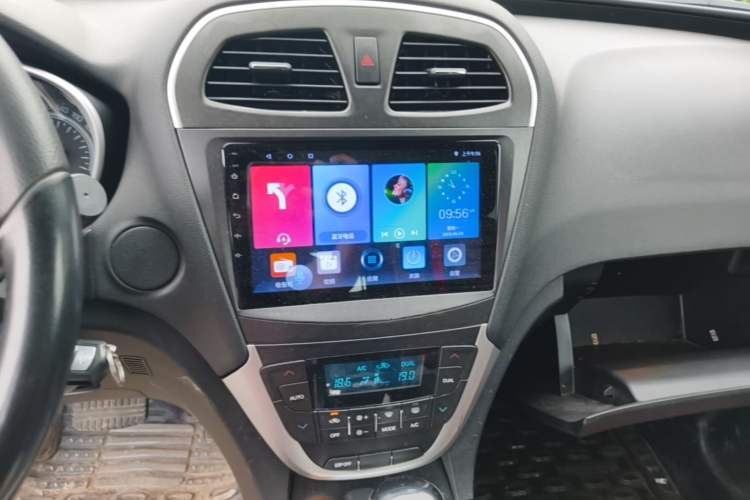 Used GAC Trumpchi GS5 2014 2.0L Automatic Two-Wheel Drive Deluxe Edition Audio And AC Panel