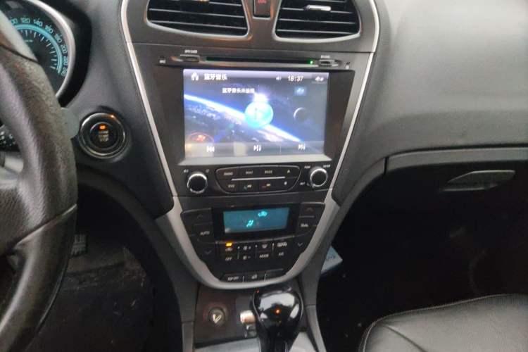 Used GAC Trumpchi GS5 2014 2.0L Automatic Two-Wheel Drive Anniversary Value Edition Audio And AC Panel