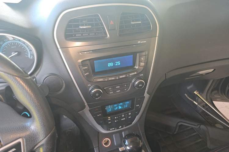 Used GAC Trumpchi GS5 2014 1.8T Automatic Two-Wheel Drive Supreme Edition Audio And AC Panel