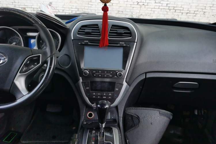 Used GAC Trumpchi GS5 2014 2.0L Automatic Two-Wheel Drive Deluxe Edition Audio And AC Panel