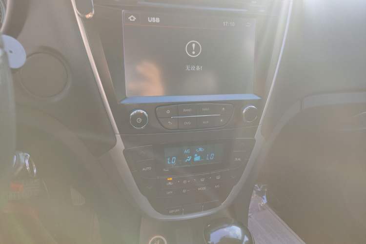 Used GAC Trumpchi GS5 2014 2.0L Automatic Two-Wheel Drive Deluxe Edition Audio And AC Panel