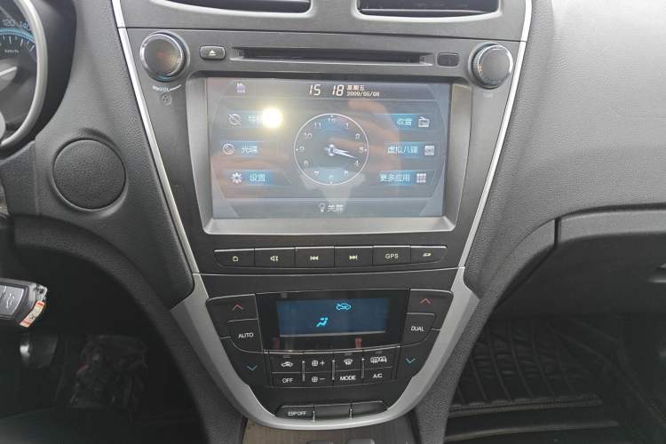 Used GAC Trumpchi GS5 2014 2.0L Manual Two-Wheel Drive Anniversary Value Edition Audio And AC Panel
