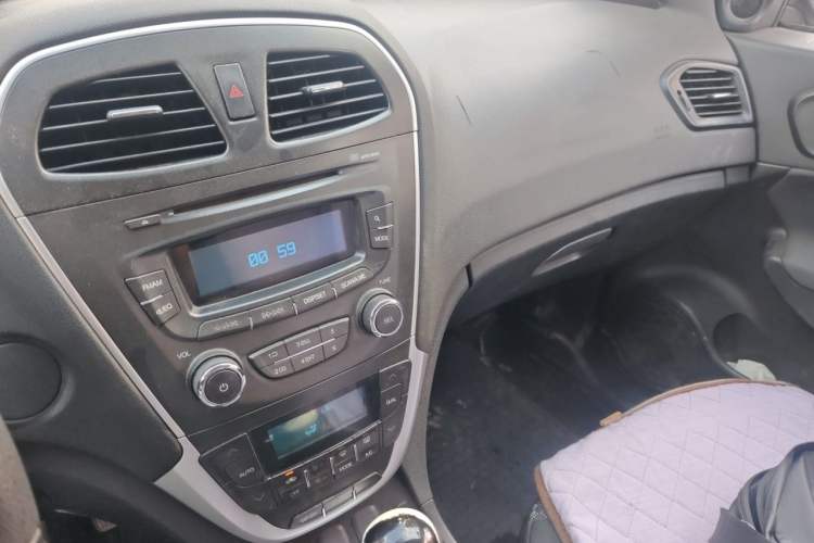 Used GAC Trumpchi GS5 2014 2.0L Automatic Two-Wheel Drive Deluxe Edition Audio And AC Panel