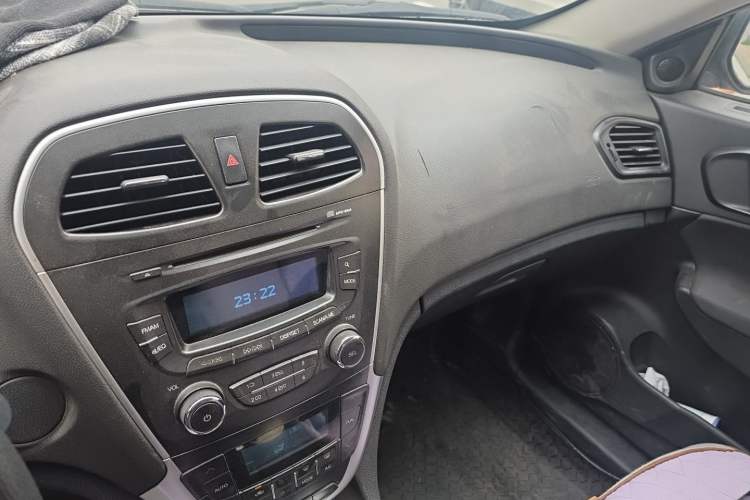 Used GAC Trumpchi GS5 2014 2.0L Automatic Two-Wheel Drive Deluxe Edition Audio And AC Panel