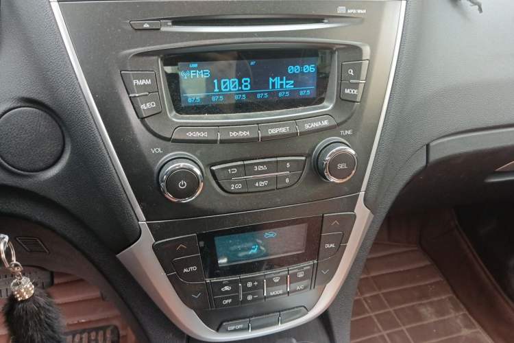 Used GAC Trumpchi GS5 2014 2.0L Automatic Two-Wheel Drive Deluxe Edition Audio And AC Panel