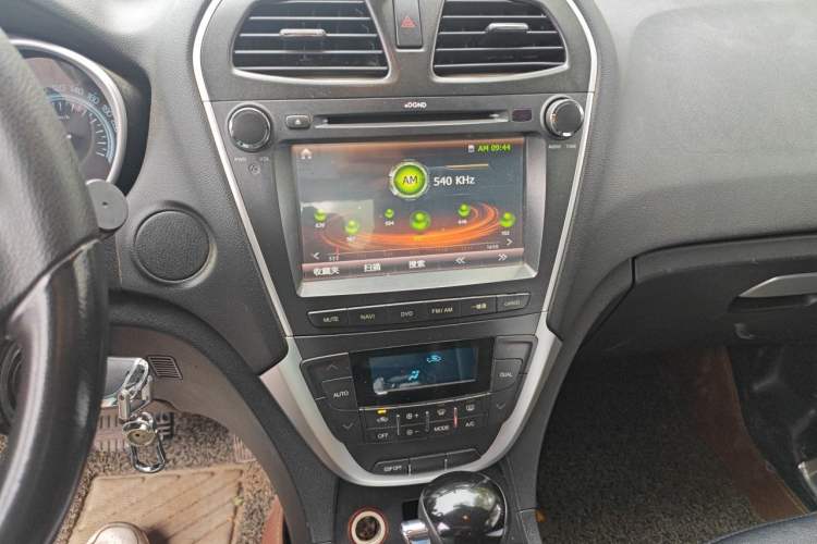 Used GAC Trumpchi GS5 2014 2.0L Automatic Two-Wheel Drive Deluxe Edition Audio And AC Panel