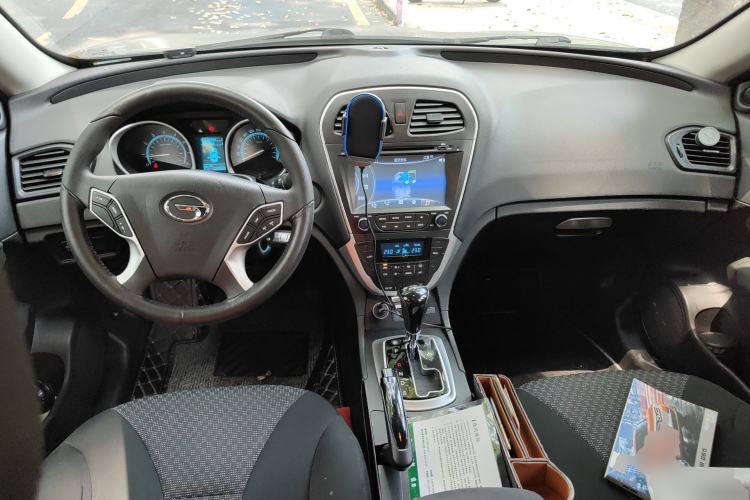 Used GAC Trumpchi GS5 2014 1.8T Automatic Two-Wheel Drive Supreme Edition Center Console
