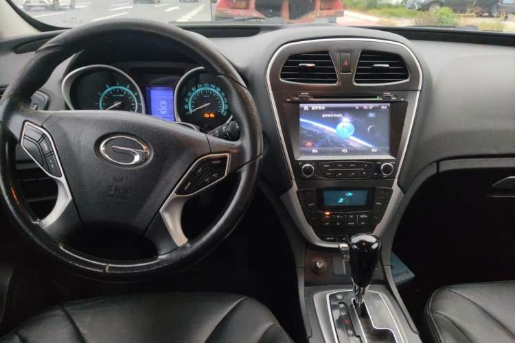 Used GAC Trumpchi GS5 2014 2.0L Automatic Two-Wheel Drive Anniversary Value Edition Center Console