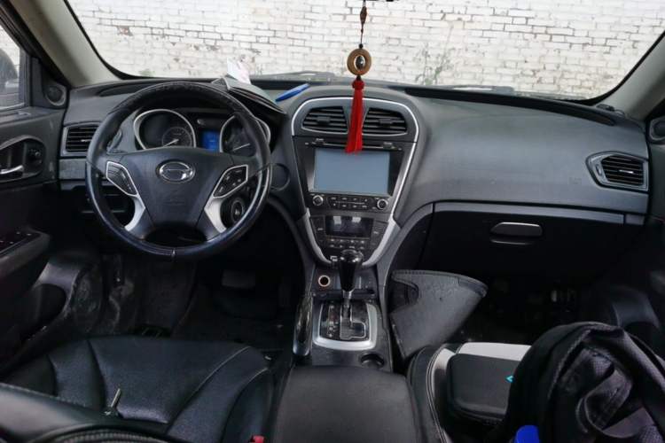 Used GAC Trumpchi GS5 2014 2.0L Automatic Two-Wheel Drive Deluxe Edition Center Console