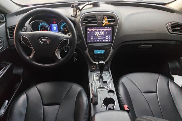 Used GAC Trumpchi GS5 2014 2.0L Automatic Two-Wheel Drive Deluxe Edition Center Console