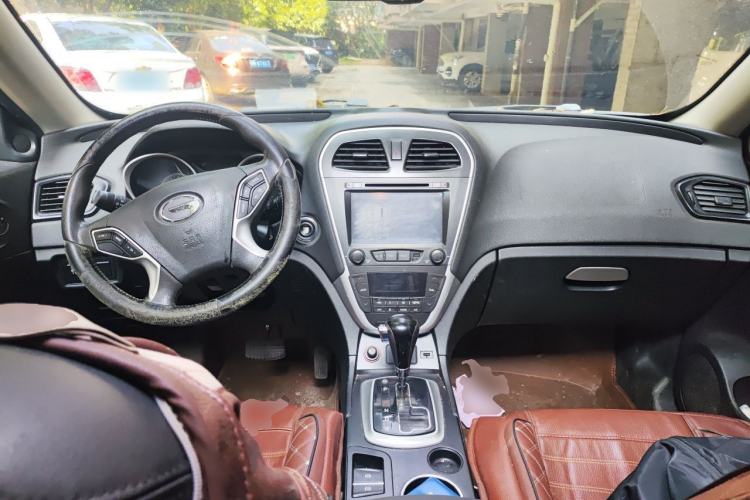 Used GAC Trumpchi GS5 2014 2.0L Automatic Two-Wheel Drive Anniversary Value Edition Center Console
