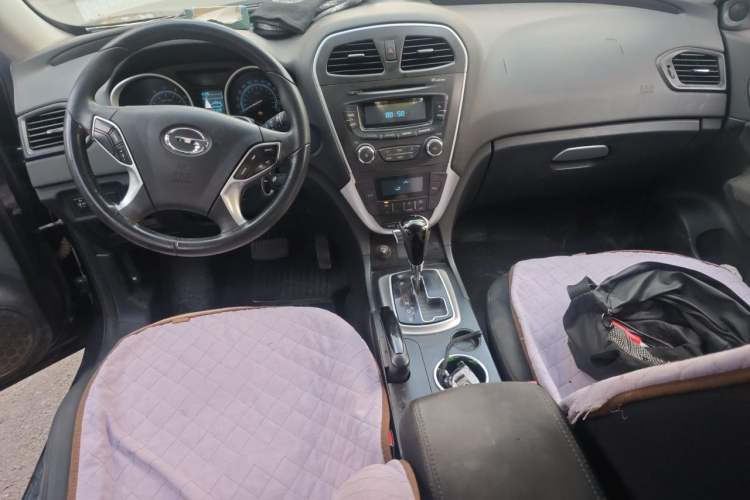 Used GAC Trumpchi GS5 2014 2.0L Automatic Two-Wheel Drive Deluxe Edition Center Console