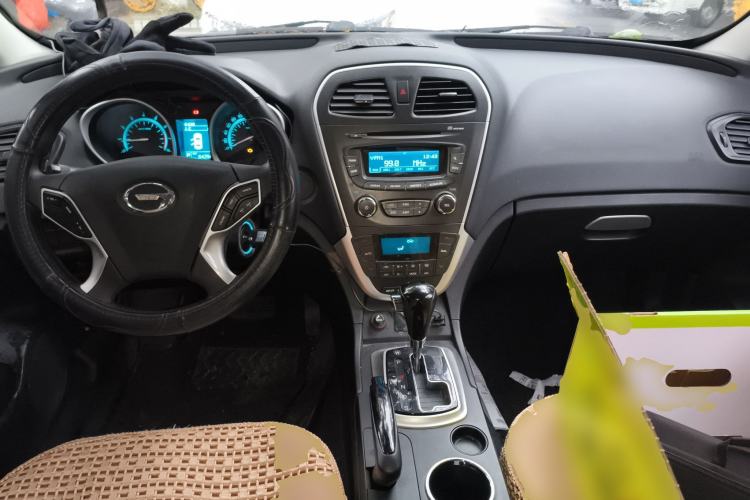 Used GAC Trumpchi GS5 2014 2.0L Automatic Two-Wheel Drive Deluxe Edition Center Console