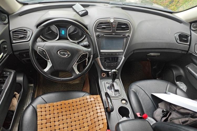 Used GAC Trumpchi GS5 2014 2.0L Automatic Two-Wheel Drive Deluxe Edition Center Console