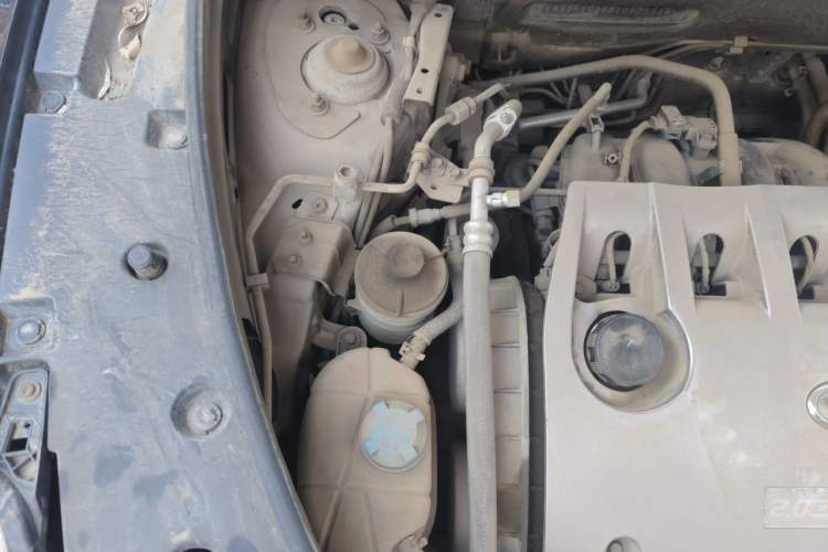 Used GAC Trumpchi GS5 2014 2.0L Automatic Two-Wheel Drive Deluxe Edition Engine Bay Right