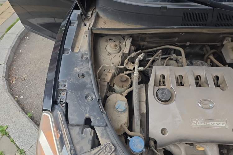 Used GAC Trumpchi GS5 2014 2.0L Automatic Two-Wheel Drive Deluxe Edition Engine Bay Right