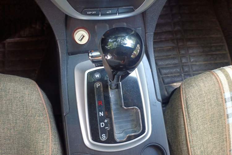 Used GAC Trumpchi GS5 2014 1.8T Automatic Two-Wheel Drive Supreme Edition Gear Lever