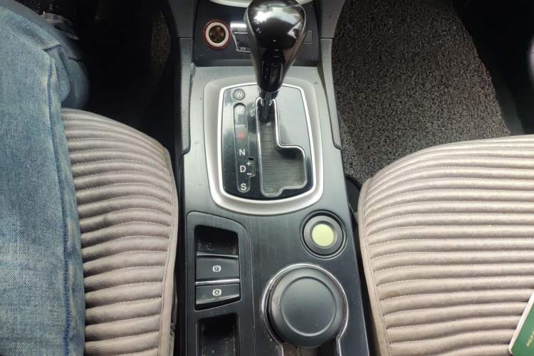 Used GAC Trumpchi GS5 2014 2.0L Automatic Two-Wheel Drive Anniversary Value Edition Gear Lever
