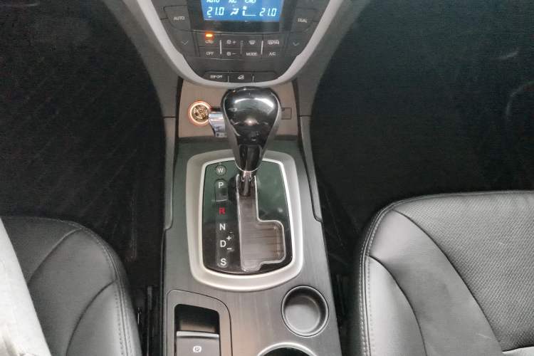 Used GAC Trumpchi GS5 2014 2.0L Automatic Two-Wheel Drive Anniversary Value Edition Gear Lever