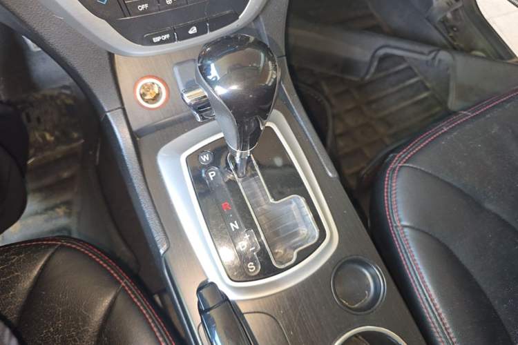 Used GAC Trumpchi GS5 2014 1.8T Automatic Two-Wheel Drive Supreme Edition Gear Lever