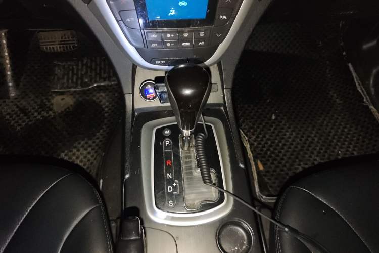 Used GAC Trumpchi GS5 2014 2.0L Automatic Two-Wheel Drive Deluxe Edition Gear Lever