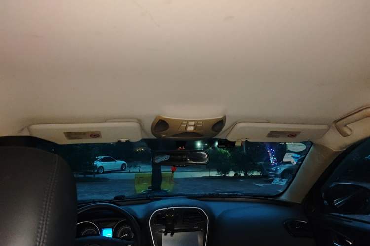 Used GAC Trumpchi GS5 2014 2.0L Automatic Two-Wheel Drive Deluxe Edition Headliner