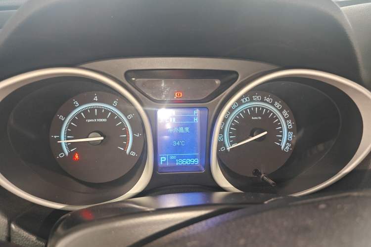 Used GAC Trumpchi GS5 2014 2.0L Automatic Two-Wheel Drive Deluxe Edition Instrument Cluster