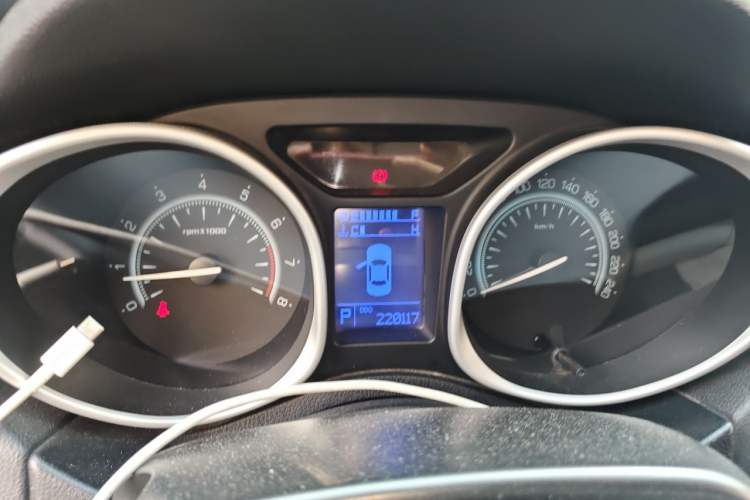 Used GAC Trumpchi GS5 2014 2.0L Automatic Two-Wheel Drive Deluxe Edition Instrument Cluster