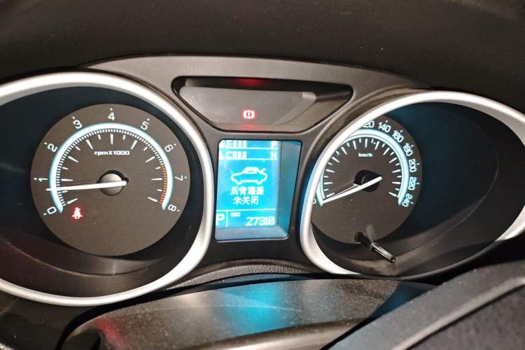 Used GAC Trumpchi GS5 2014 2.0L Automatic Two-Wheel Drive Deluxe Edition Instrument Cluster