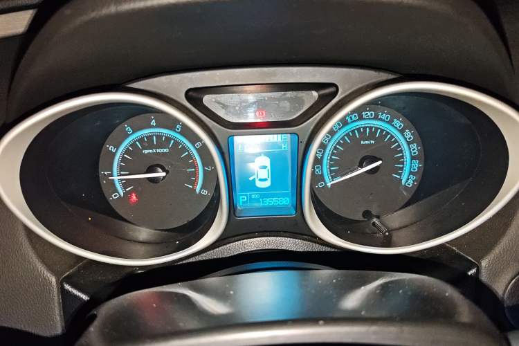 Used GAC Trumpchi GS5 2014 2.0L Automatic Two-Wheel Drive Deluxe Edition Instrument Cluster