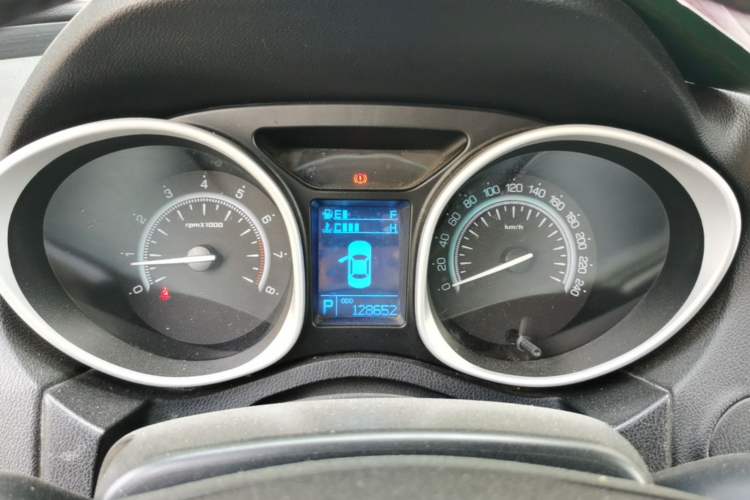Used GAC Trumpchi GS5 2014 2.0L Automatic Two-Wheel Drive Deluxe Edition Instrument Cluster