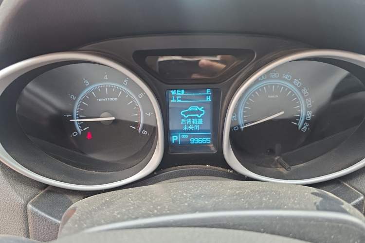 Used GAC Trumpchi GS5 2014 2.0L Automatic Two-Wheel Drive Deluxe Edition Instrument Cluster