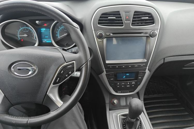 Used GAC Trumpchi GS5 2014 2.0L Manual Two-Wheel Drive Anniversary Value Edition Interior 2