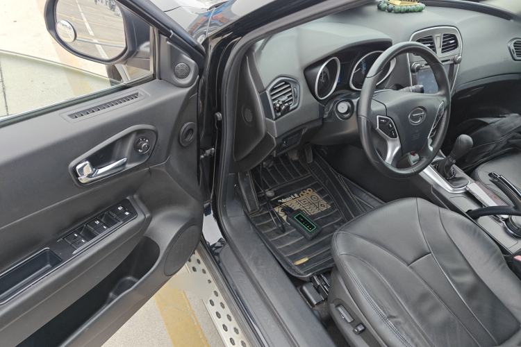 Used GAC Trumpchi GS5 2014 2.0L Manual Two-Wheel Drive Anniversary Value Edition Interior 3