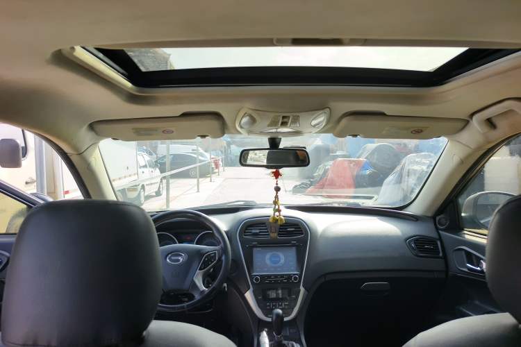 Used GAC Trumpchi GS5 2014 2.0L Manual Two-Wheel Drive Anniversary Value Edition Interior 4