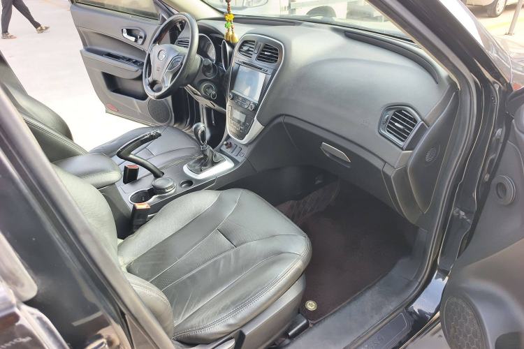 Used GAC Trumpchi GS5 2014 2.0L Manual Two-Wheel Drive Anniversary Value Edition Interior 6