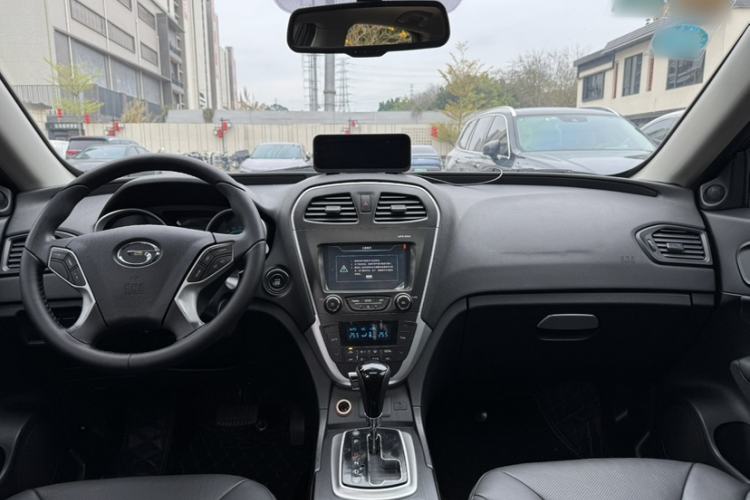 Used GAC Trumpchi GS5 2014 2.0L Automatic Two-Wheel Drive Anniversary Value Edition Interior 9