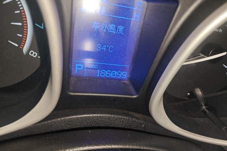 Used GAC Trumpchi GS5 2014 2.0L Automatic Two-Wheel Drive Deluxe Edition Odometer Close Up
