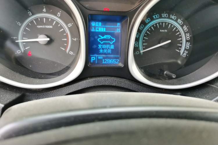 Used GAC Trumpchi GS5 2014 2.0L Automatic Two-Wheel Drive Deluxe Edition Odometer Close Up