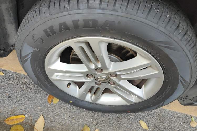 Used GAC Trumpchi GS5 2014 1.8T Automatic Two-Wheel Drive Supreme Edition Right Front Wheel Hub