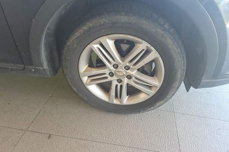 Used GAC Trumpchi GS5 2014 1.8T Automatic Two-Wheel Drive Supreme Edition Right Front Wheel Hub