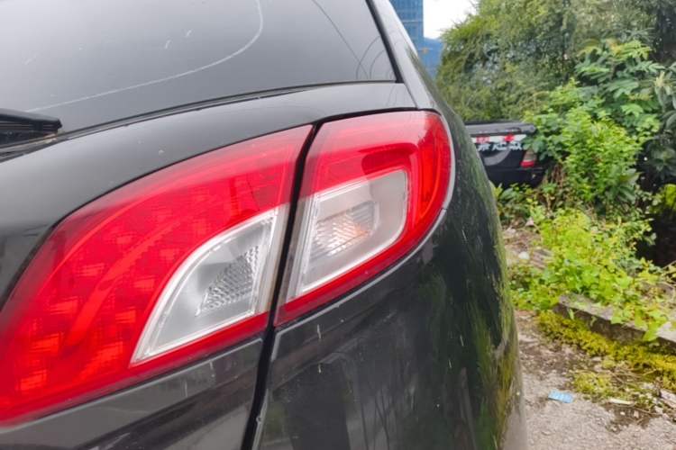 Used GAC Trumpchi GS5 2014 2.0L Automatic Two-Wheel Drive Deluxe Edition Right Rear Taillight