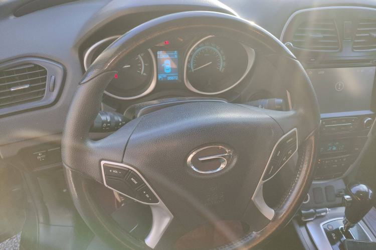 Used GAC Trumpchi GS5 2014 2.0L Automatic Two-Wheel Drive Deluxe Edition Steering Wheel
