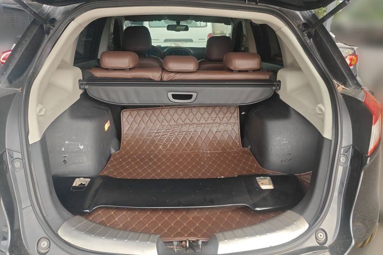 Used GAC Trumpchi GS5 2014 2.0L Automatic Two-Wheel Drive Deluxe Edition Trunk
