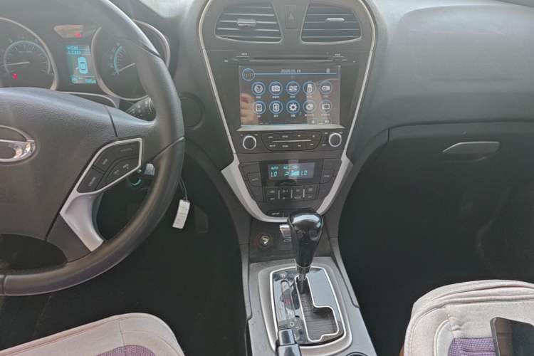 Used GAC Trumpchi GS5 2014 2.0L Automatic Two-Wheel Drive Deluxe Edition Audio And AC Panel