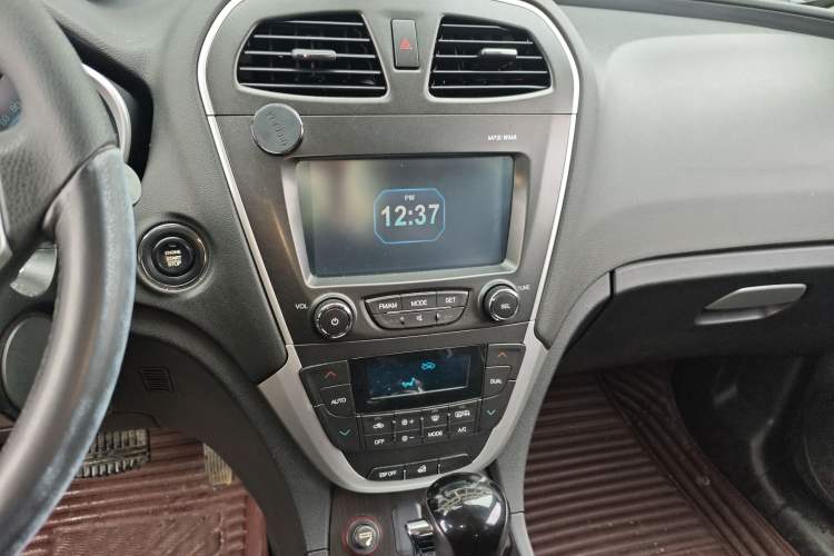 Used GAC Trumpchi GS5 2014 2.0L Automatic Two-Wheel Drive Anniversary Value Edition Audio And AC Panel